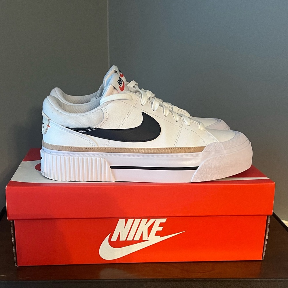 Women’s NIKE Court Legacy Lift Size 9.5
